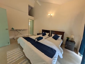 3 bedrooms, iron/ironing board, WiFi, bed sheets