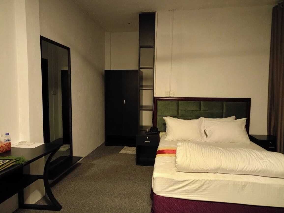 Deluxe Double Room, Balcony, Garden View | Bathroom | Bathtub, free toiletries, towels, soap