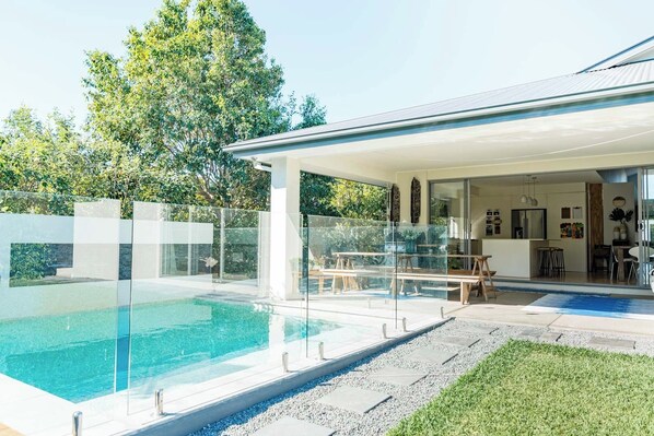 حمّام سباحة خارجي