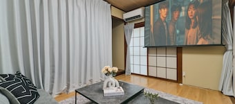 Inuyama Castle within 10 minutes/80-inch movie theater/free parking/6 beds + 1 sofa bed/83 sq.m./Up to 10 guests/mono rental/coffee maker available