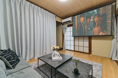 Inuyama Castle within 10 minutes/80-inch movie theater/free parking/6 beds + 1 sofa bed/83 sq.m./Up to 10 guests/mono rental/coffee maker available