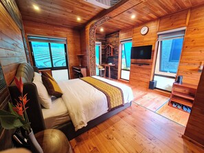 Habitación doble de lujo, vista al valle | Escritorio, espacio para trabajar con laptop y cortinas blackout