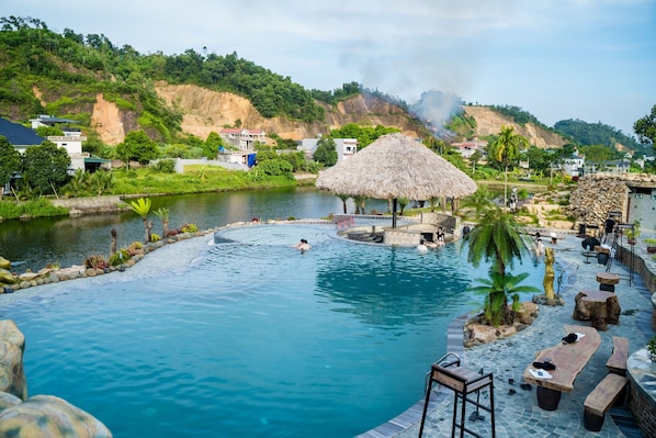 Outdoor pool - Kovie Hoa Lac Xanh Resort (Hanoi)