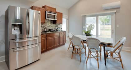 Great for Gatherings! Charming Woodbridge Duplex