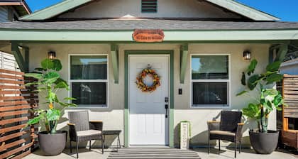 Couple’s Retreat! Shop, Dine, Explore Dtwn Oakdale