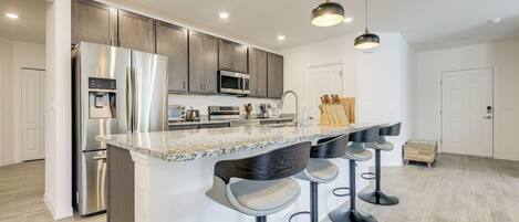 Fridge, microwave, stovetop, dishwasher