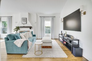 TV, fireplace