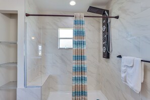 Hair dryer, towels - Pet-Friendly Studio 2 Mi to Dtwn Sebring! (Sebring)