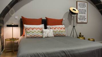 Skrivbord, internet och sängkläder