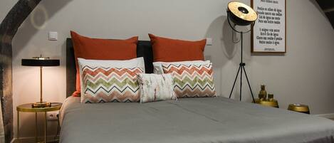 Desk, internet, bed sheets