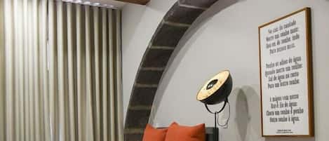 Desk, Internet, bed sheets