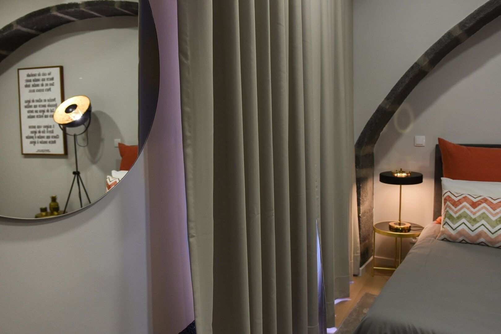 Escriptori, Internet i roba de llit 