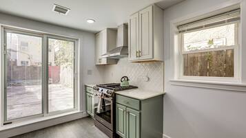 Fridge, microwave, stovetop, dishwasher