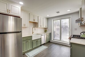 Refrigerador, microondas, parrilla de estufa y lavavajillas 