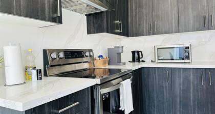 New 4BR Family Retreat in Thorold | 10 min Niagara Falls | Free Parking & Wi-Fi