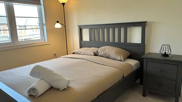 4 bedrooms, iron/ironing board, free WiFi, bed sheets