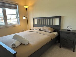 4 عدّة غرف نوم ومكواة/لوح كي وواي فاي مجانًا وملاءات أسرّة