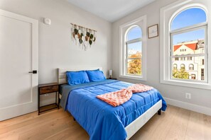 Desk, iron/ironing board, WiFi, bed sheets