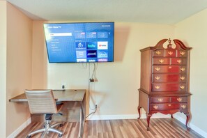 Interior - Walk to Lake Jackson: Convenient Studio in Sebring (Sebring)