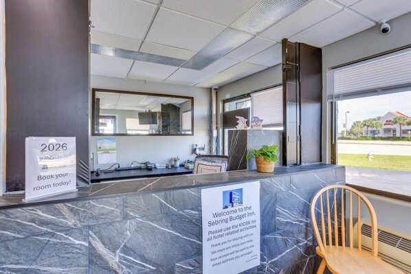 Lobby - Walk to Lake Jackson: Convenient Studio in Sebring (Sebring)