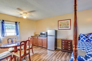 Interior - Walk to Lake Jackson: Convenient Studio in Sebring (Sebring)