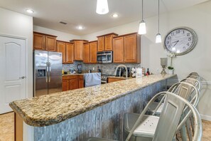 Fridge, microwave, stovetop, dishwasher