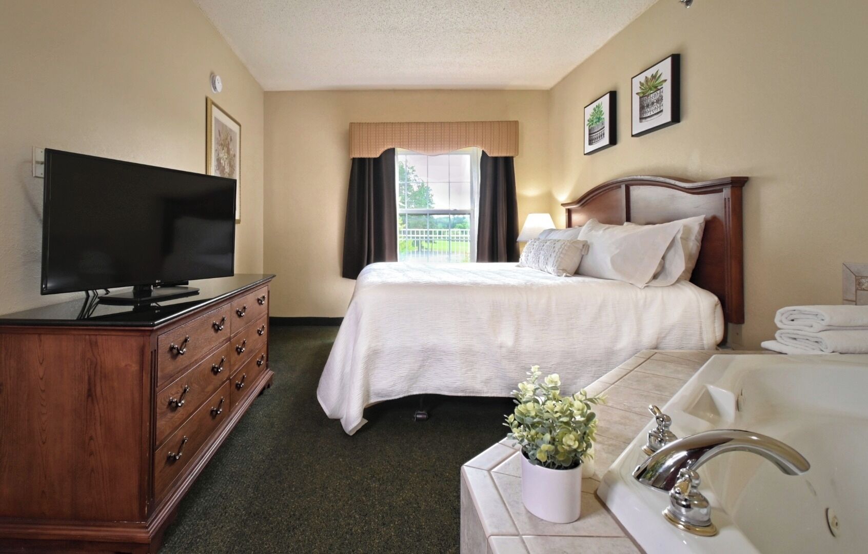 3 bedrooms, iron/ironing board, free WiFi, bed sheets