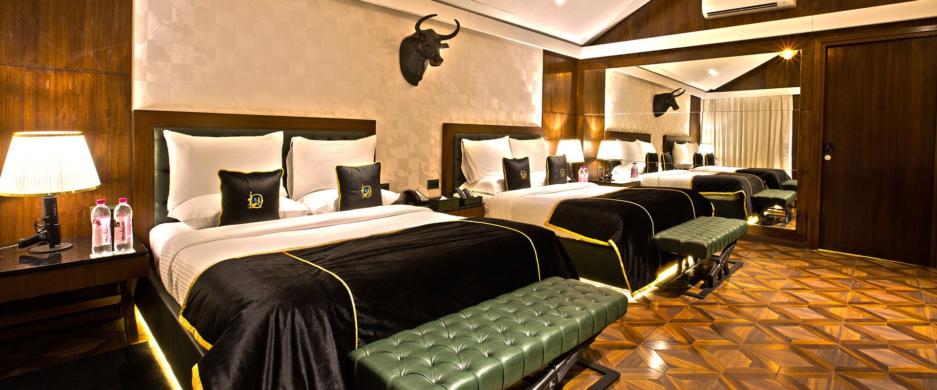 Glamping Tent | In-room safe, iron/ironing board, rollaway beds, free WiFi