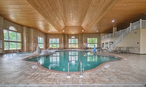 من حمّامات السباحة المغطاة، حمّام سباحة مُدفَّأ