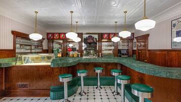 Bar (in der Unterkunft)