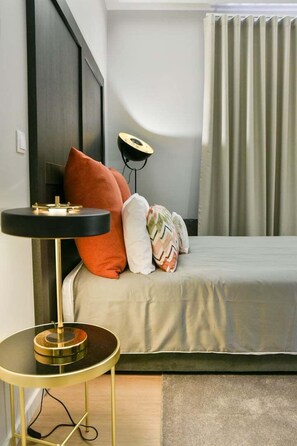 Desk, internet, bed sheets
