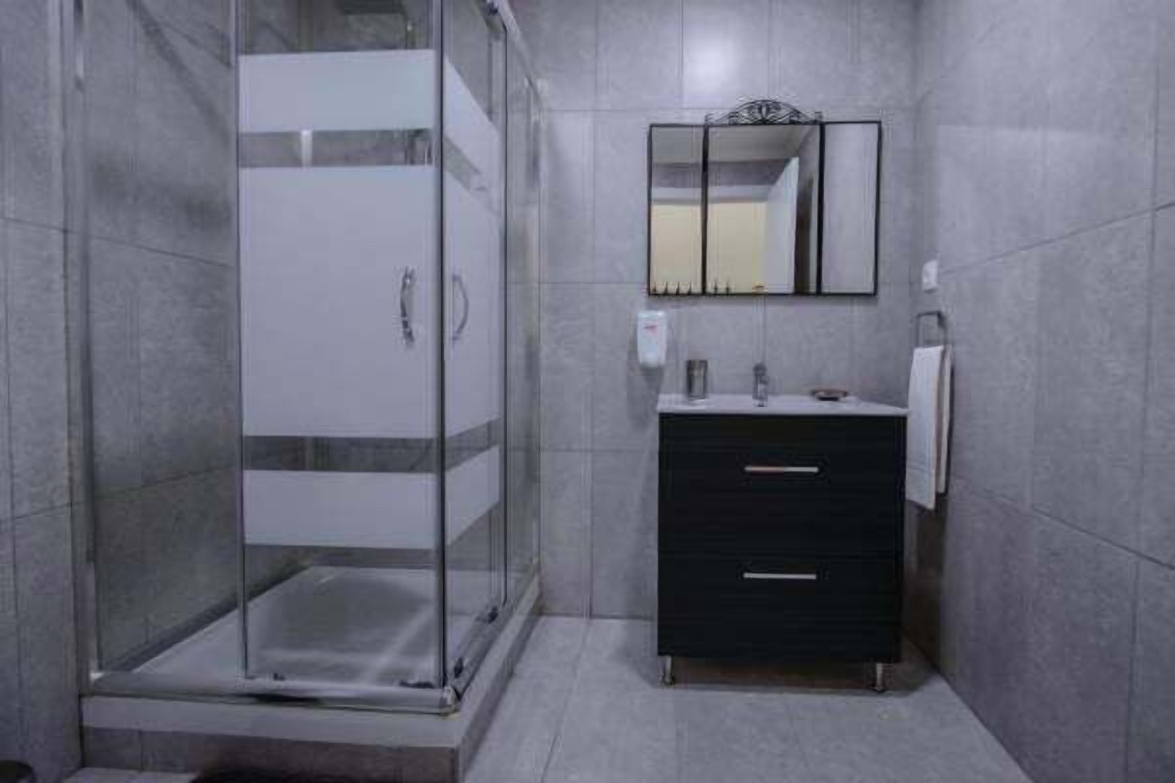 Dutxa, assecador de cabells i tovalloles 