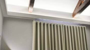 Bureau, accès Internet, draps fournis