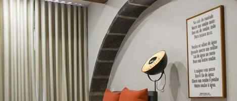 Desk, Internet, bed sheets