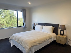 5 bedrooms, iron/ironing board, free WiFi, bed sheets