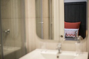 Ducha, secador de pelo, toallas