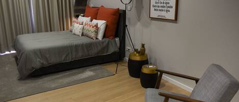 デスク、インターネット、ベッドシーツ