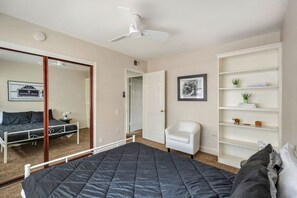 2 bedrooms, desk, iron/ironing board, WiFi