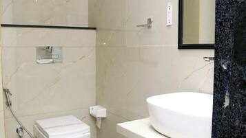 Suíte, vista para o jardim | Banheiro