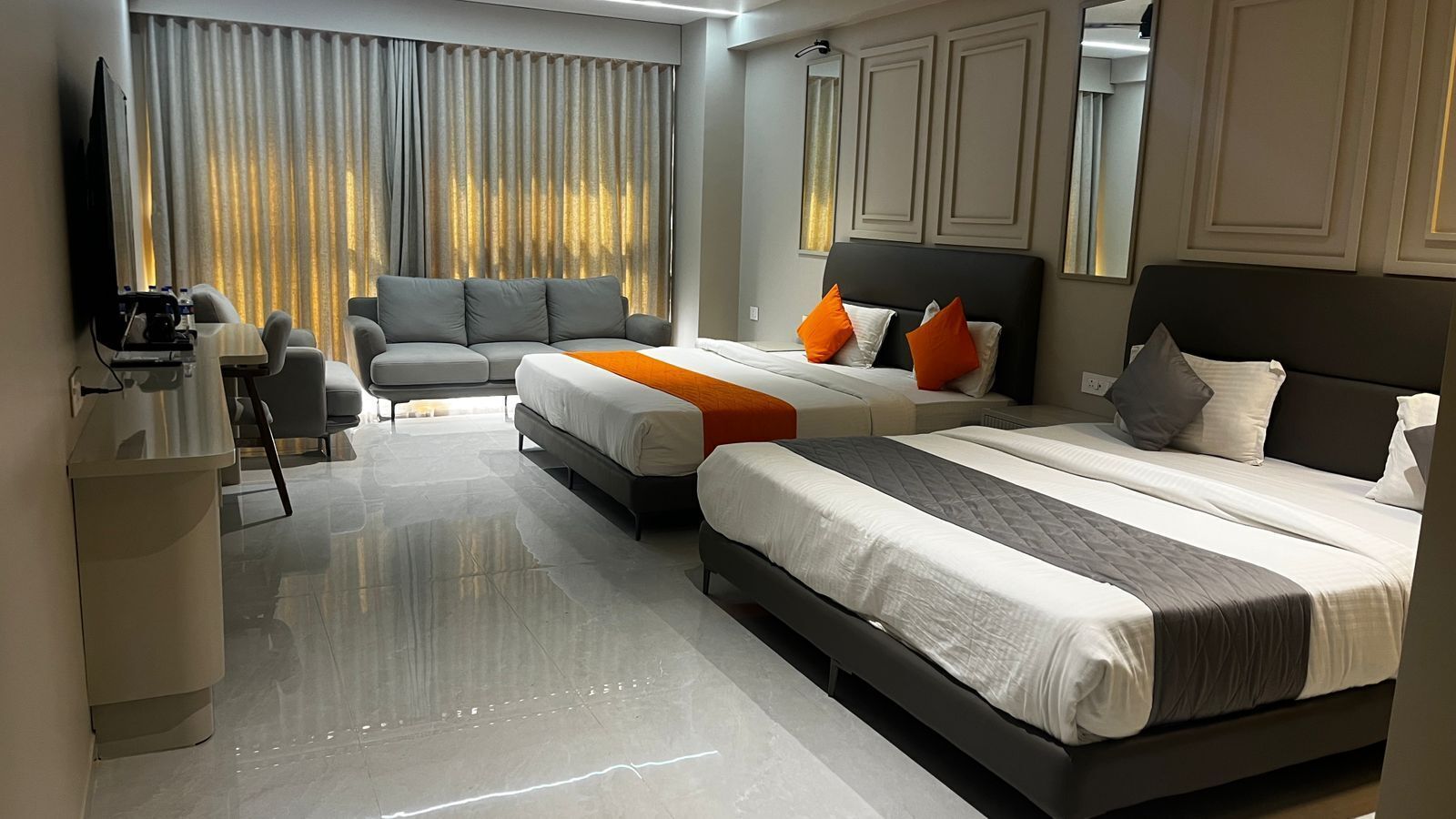 Chambre familiale | Fer et planche à repasser, accès au Wi-Fi (inclus)