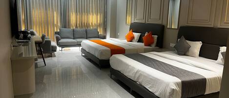 Family Room | Iron/ironing board, free WiFi