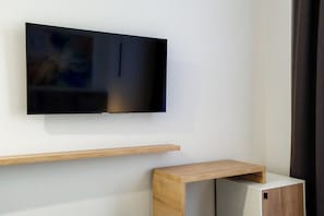 Habitación estándar con 2 camas individuales, vista a la ciudad | Caja de seguridad en la habitación, insonorización y wifi gratis
