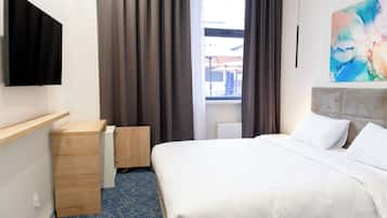 Standaard eenpersoonskamer, uitzicht op stad | Een kluis op de kamer, geluiddichte muren, gratis wifi