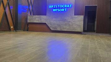 Área de estar no saguão