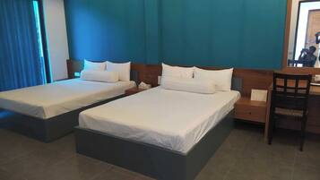 Bañera, toallas, jabón, shampoo