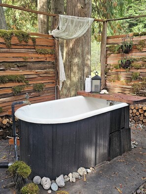 المنطقة المحيطة بالمنشأة