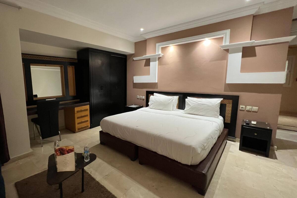 Standard Double or Twin Room | In-room safe, blackout drapes, free WiFi