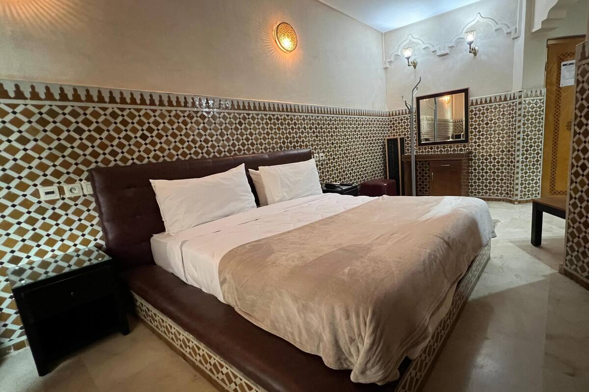 Traditional Suite | In-room safe, blackout drapes, free WiFi