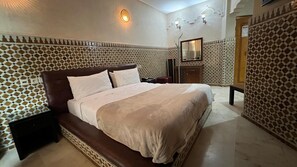 Traditional Suite | In-room safe, blackout drapes, free WiFi