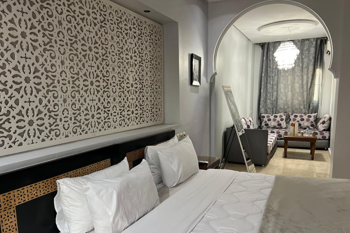 Een kluis op de kamer, verduisterende gordijnen, gratis wifi